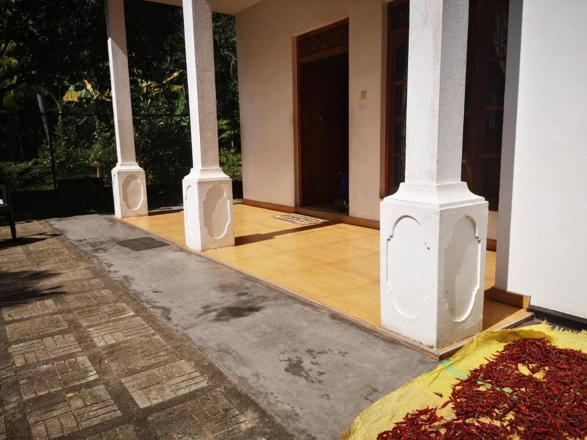 Sithu Guesthouse Bentota Exterior foto
